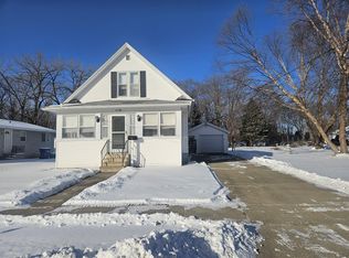 115 6th St SW, Oelwein, IA 50662