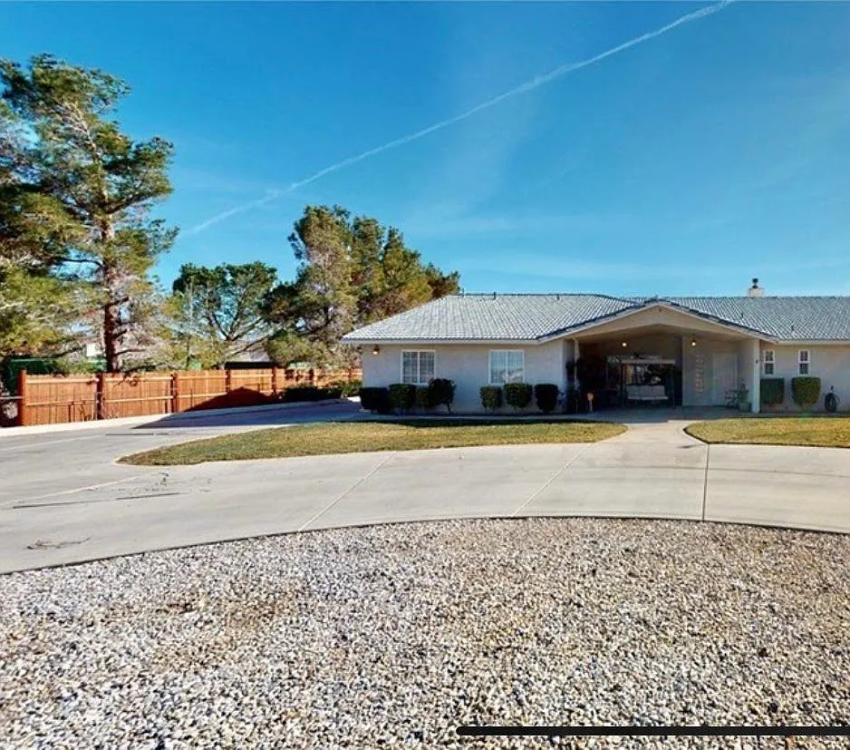 4 bed, 2450 sqft, $3,200 — Photo 1