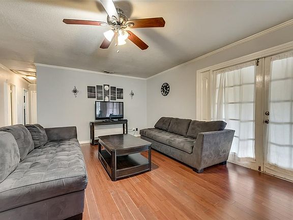 3rd image of 12211 Squire Dr