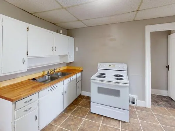 413 1/2 W Thayer Ave, Bismarck, ND 58501