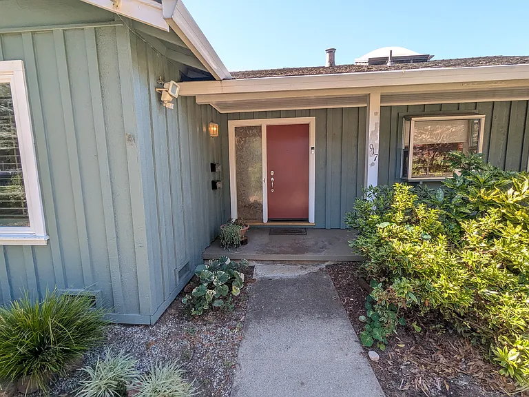917 High St — Photo 2
