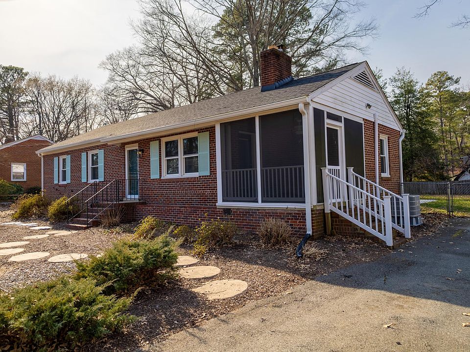 One of two driveways. This one has screen porch entry access. Bothe sides have double gates for easy vehicle access to back yard.