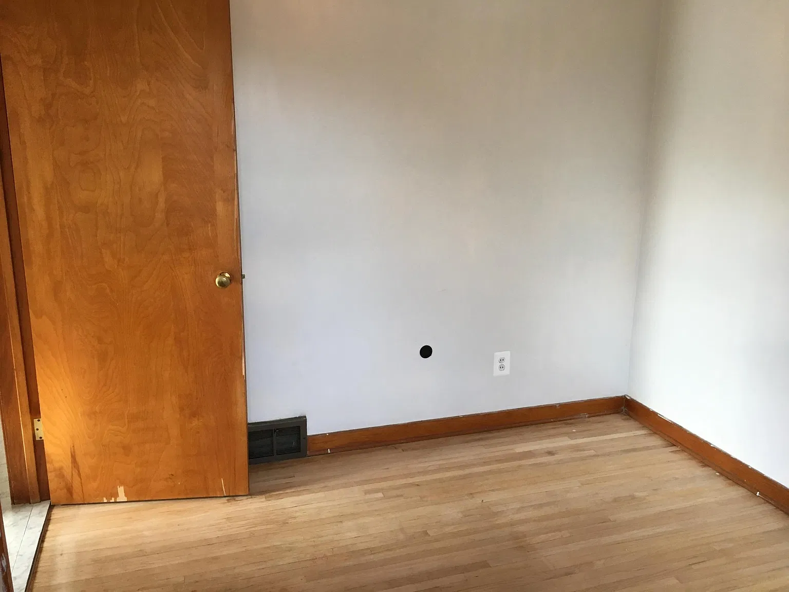 3 bed, 2100 sqft, $1,300 — Photo 2