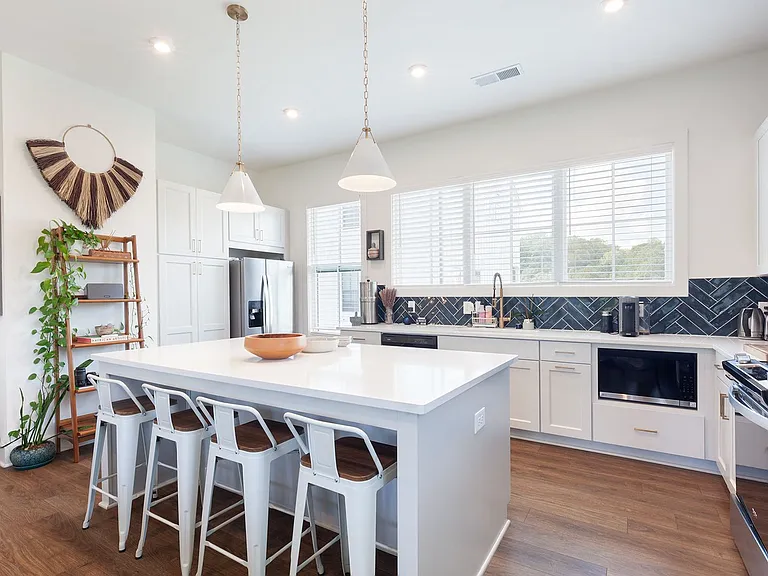 1210 Zebrawood Ct SE — Photo 13