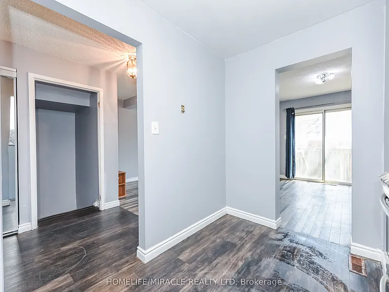 72 Carleton Pl #72 — Photo 39
