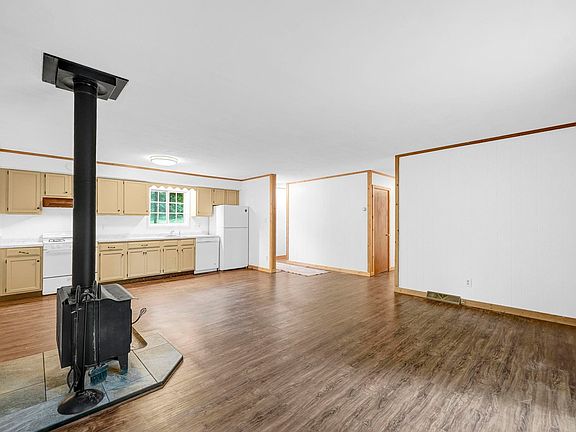 5th image of 8277 Ridge Blvd