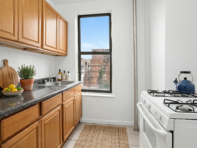 516 W 143rd St #7D — Photo 4