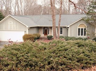 5004 Hunters Path Ct, Greensboro, NC 27409