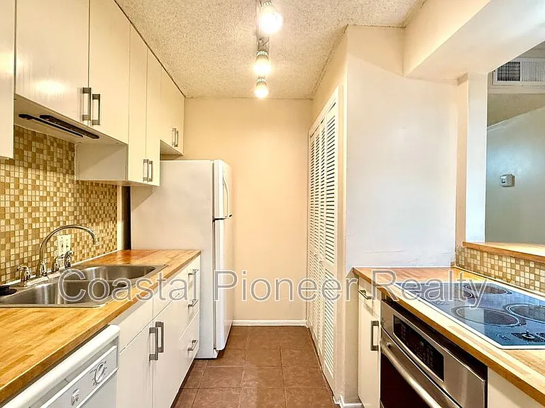 5502 Pokeweed Ct #B — Photo 2