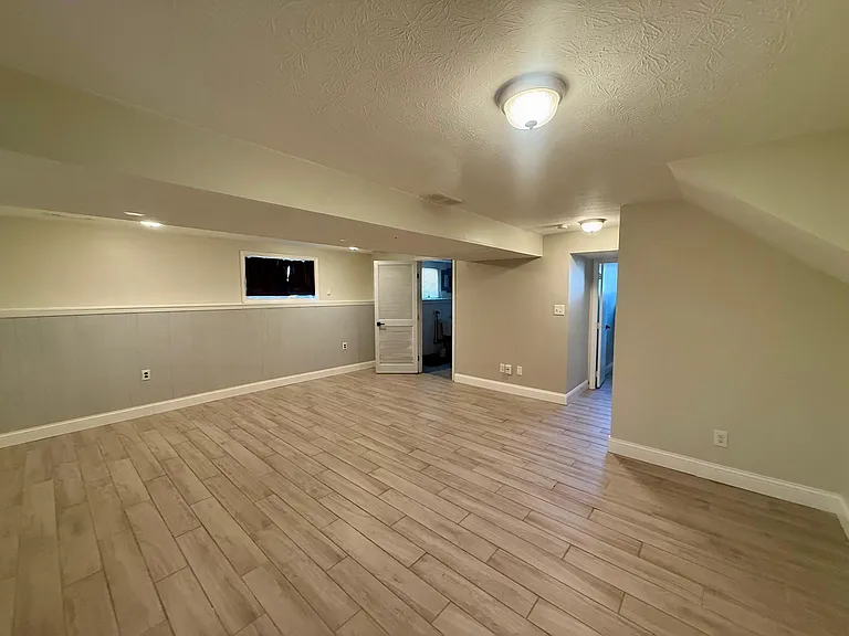 24051 Russell Ave — Photo 21
