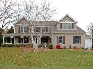 804 Surrey Ln, Dundee, IL 60118