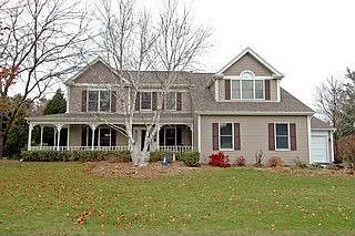 804 Surrey Ln photo 1