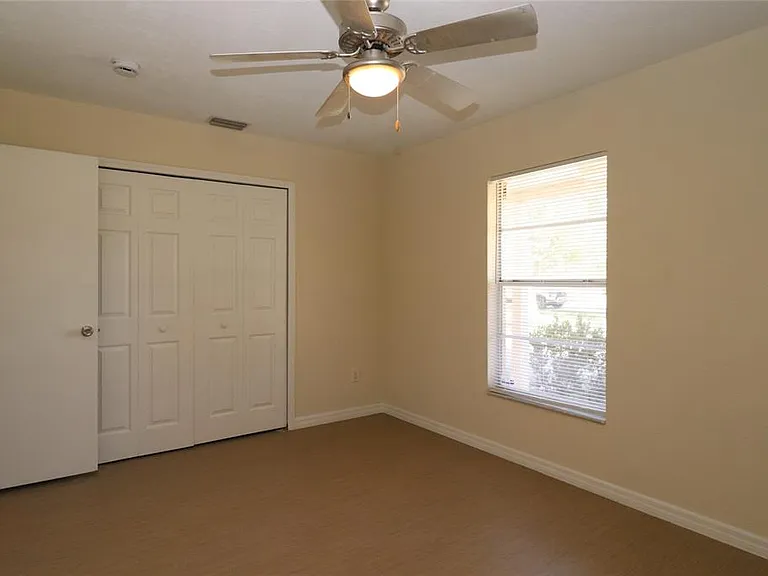 907 Primrose Ter — Photo 22