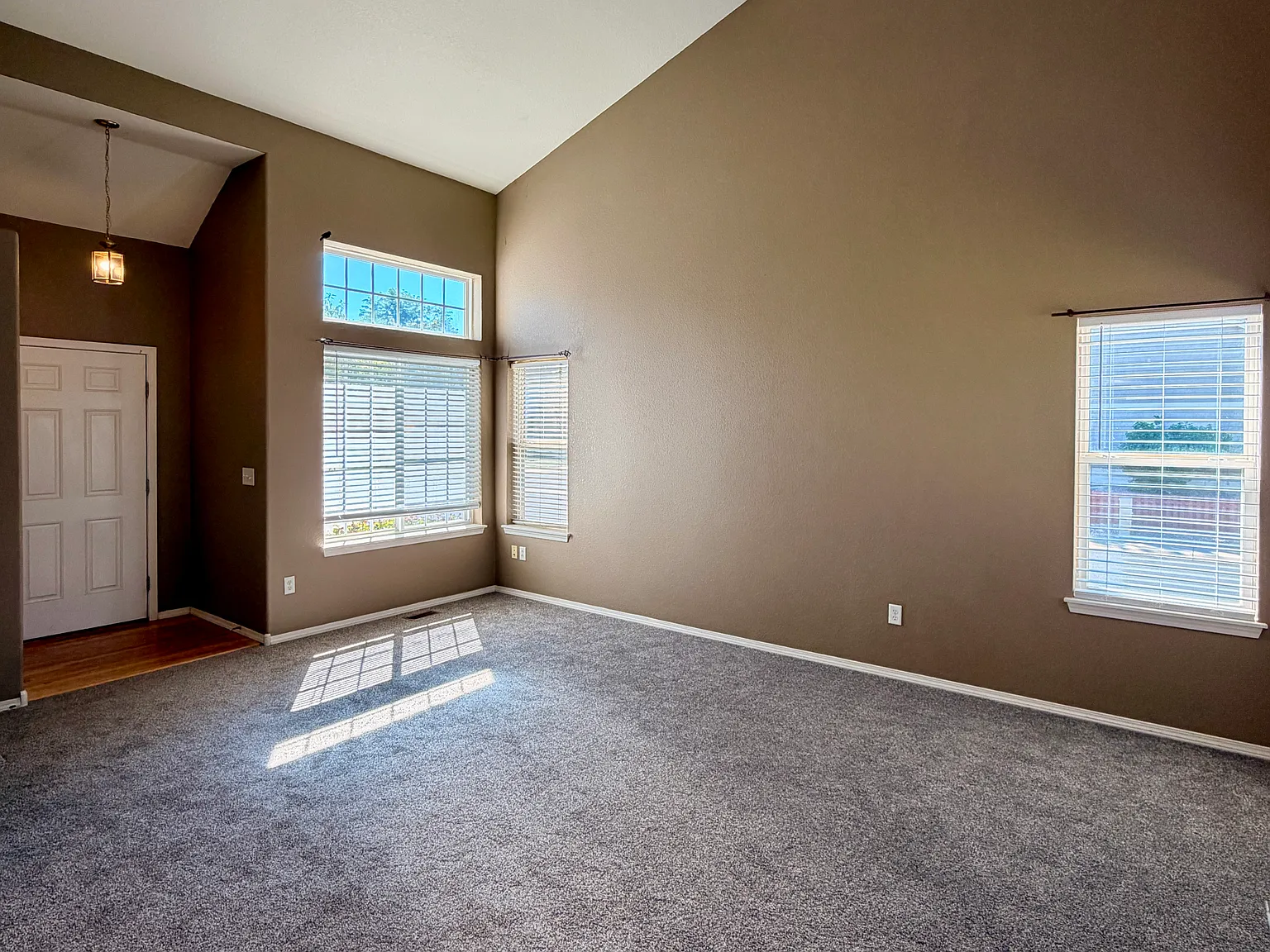 4 bed, 2.5 bath, 1800 sqft, $2,575 — Photo 3