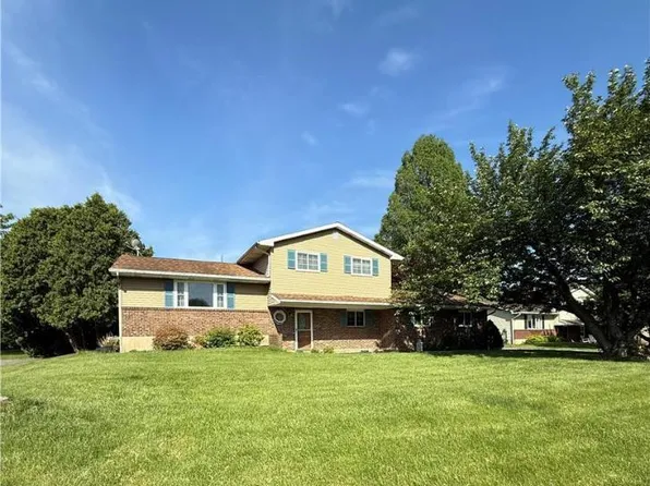 461 Spruce Ln, Nazareth, PA 18064