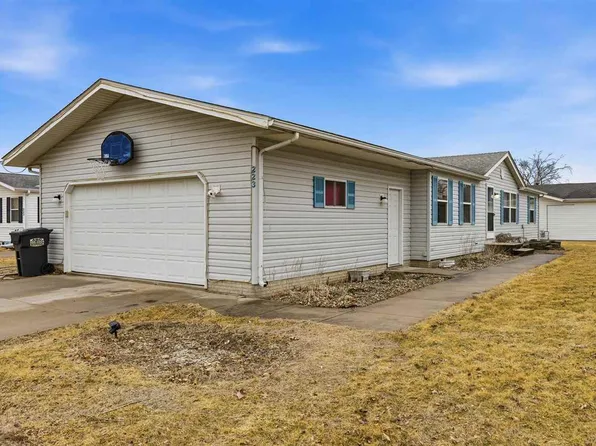 223 Dapple Ct, Iowa City, IA 52240