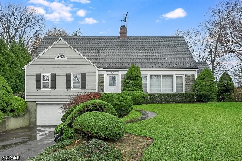 1st image of 284 Forest Dr