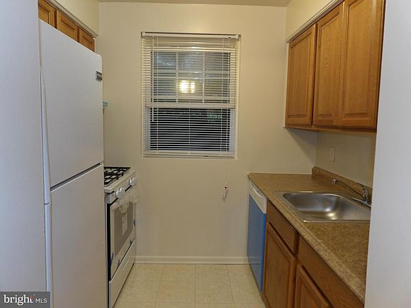 5th image of 2030 N Vermont St APT 103