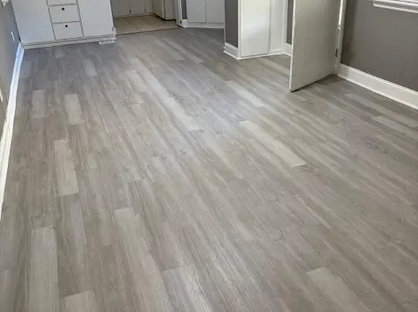 1061 E Valley Dr, Rossville, GA 30741