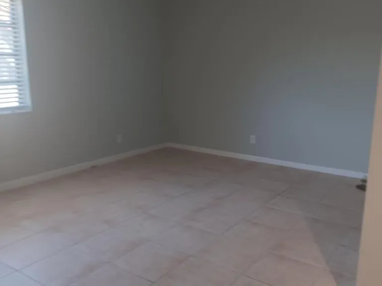 830 N Riverside Dr #102 — Photo 9