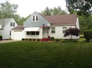 1369 Sunview Rd, Lyndhurst, OH 44124