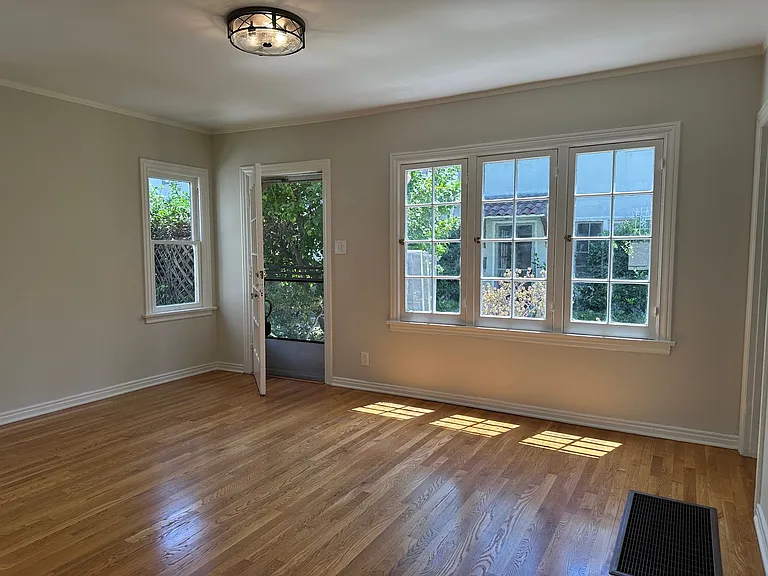 1834 N Normandie Ave — Photo 19