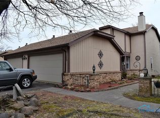 1064 Valley Grove Dr, Maumee, OH 43537