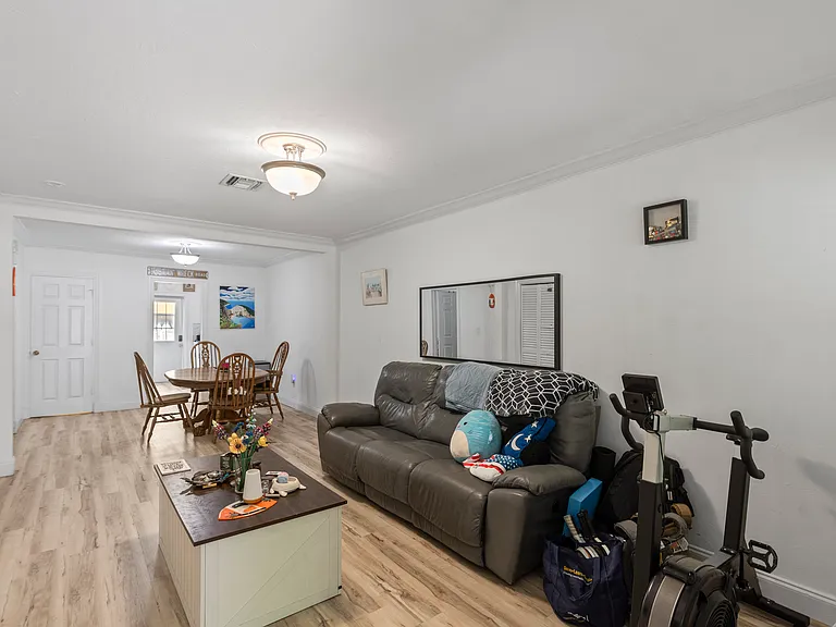 2532 SW 27th St #2 — Photo 3