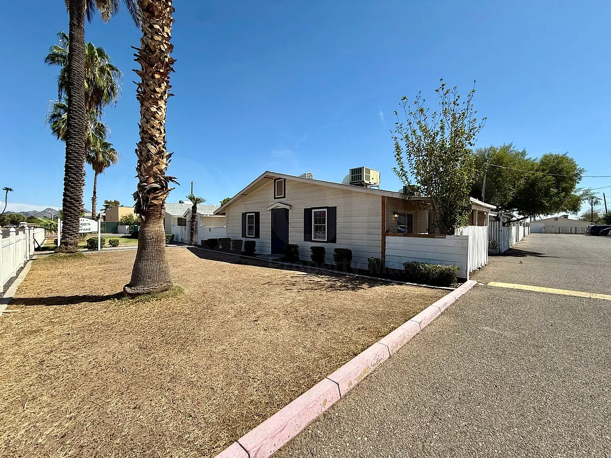 2 bed, 1.0 bath, 830 sqft, $1,345 — Photo 2