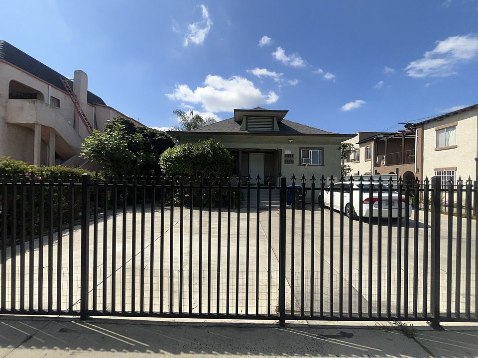 1st image of 1374 W 37th Pl #1