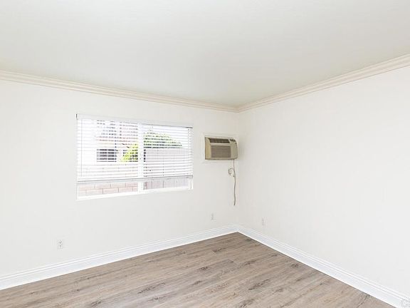 5th image of 1160 E Lexington Ave E #3