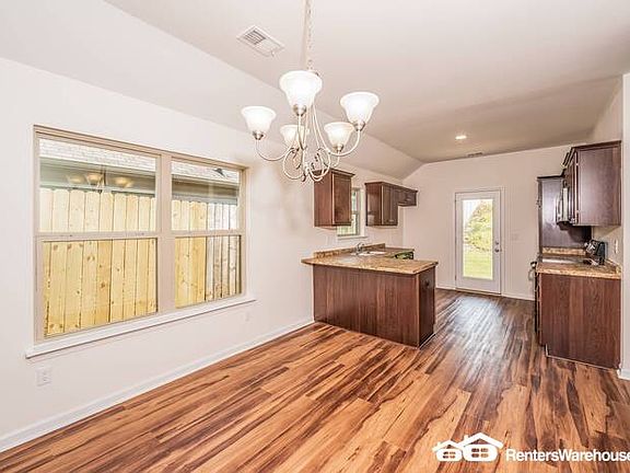 4th image of 4837 Cove Ln