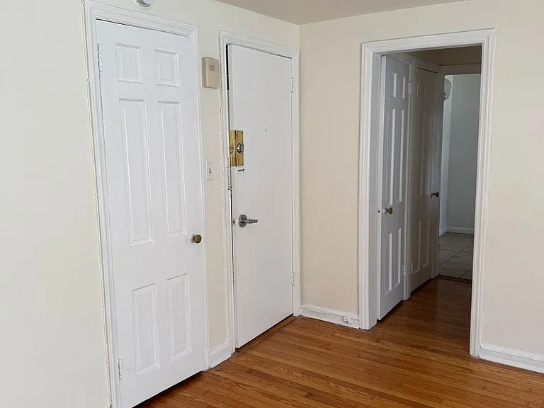 2228 W Allen St — Photo 10