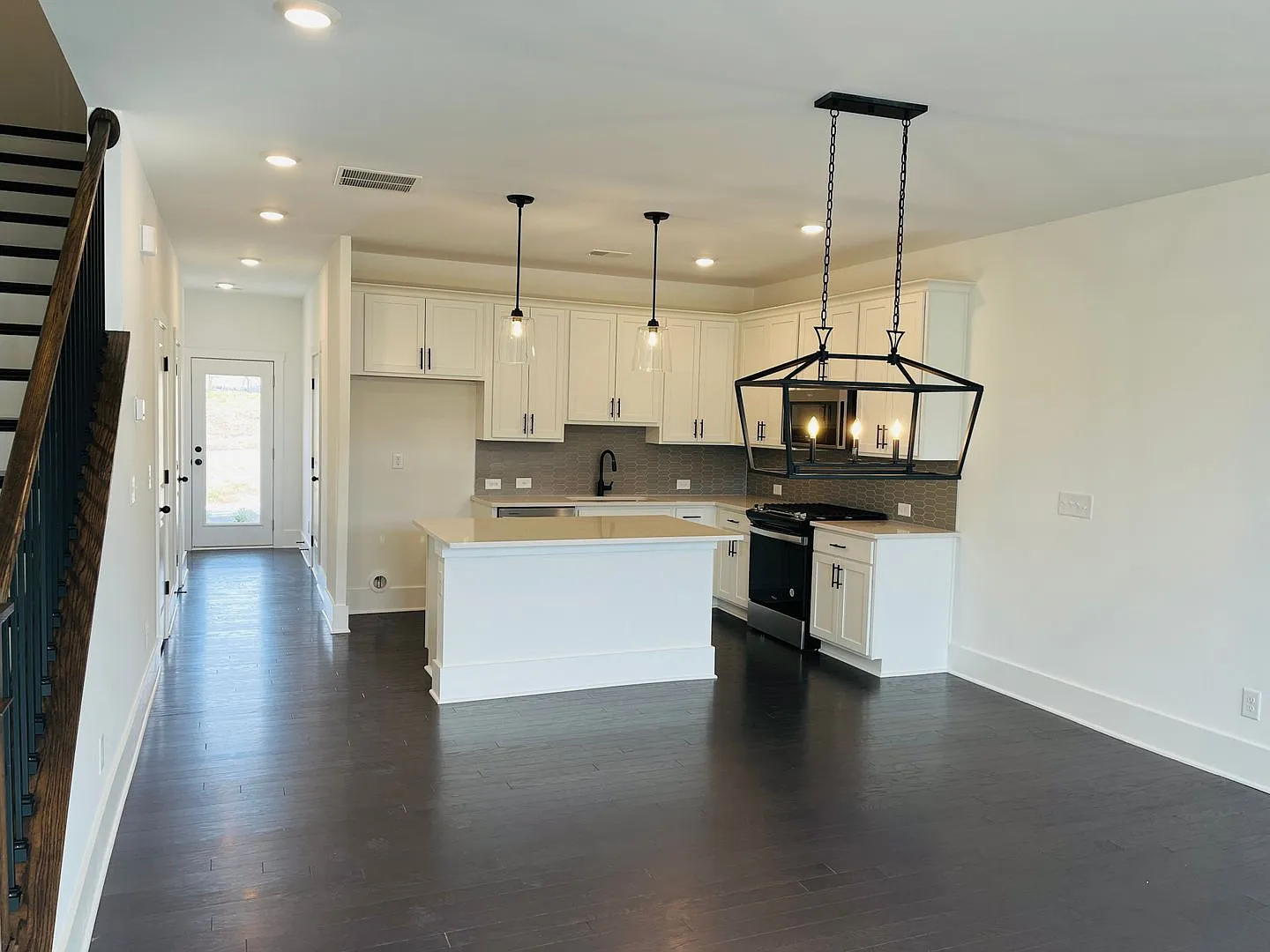 Like New In Park Vue! Townhome Located Across From Westside Park In Atlanta! Must See! — Photo 3