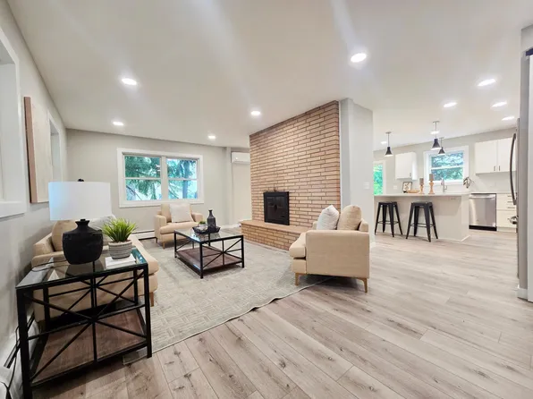 2710 Garden Ln, Mound, MN 55364