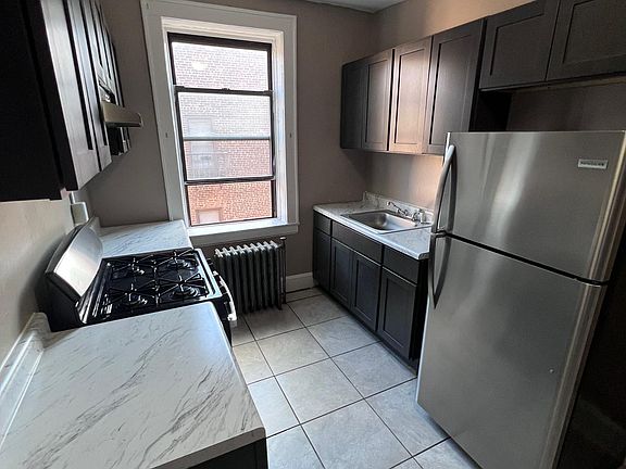 2nd image of 449 Mountainview Ave APT 402