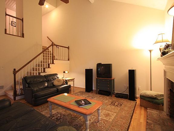 Note the soaring ceilings.