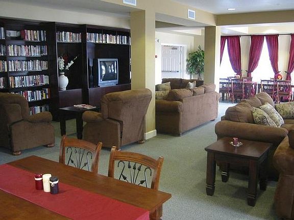 4th image of 399 East Ct #D09442d59