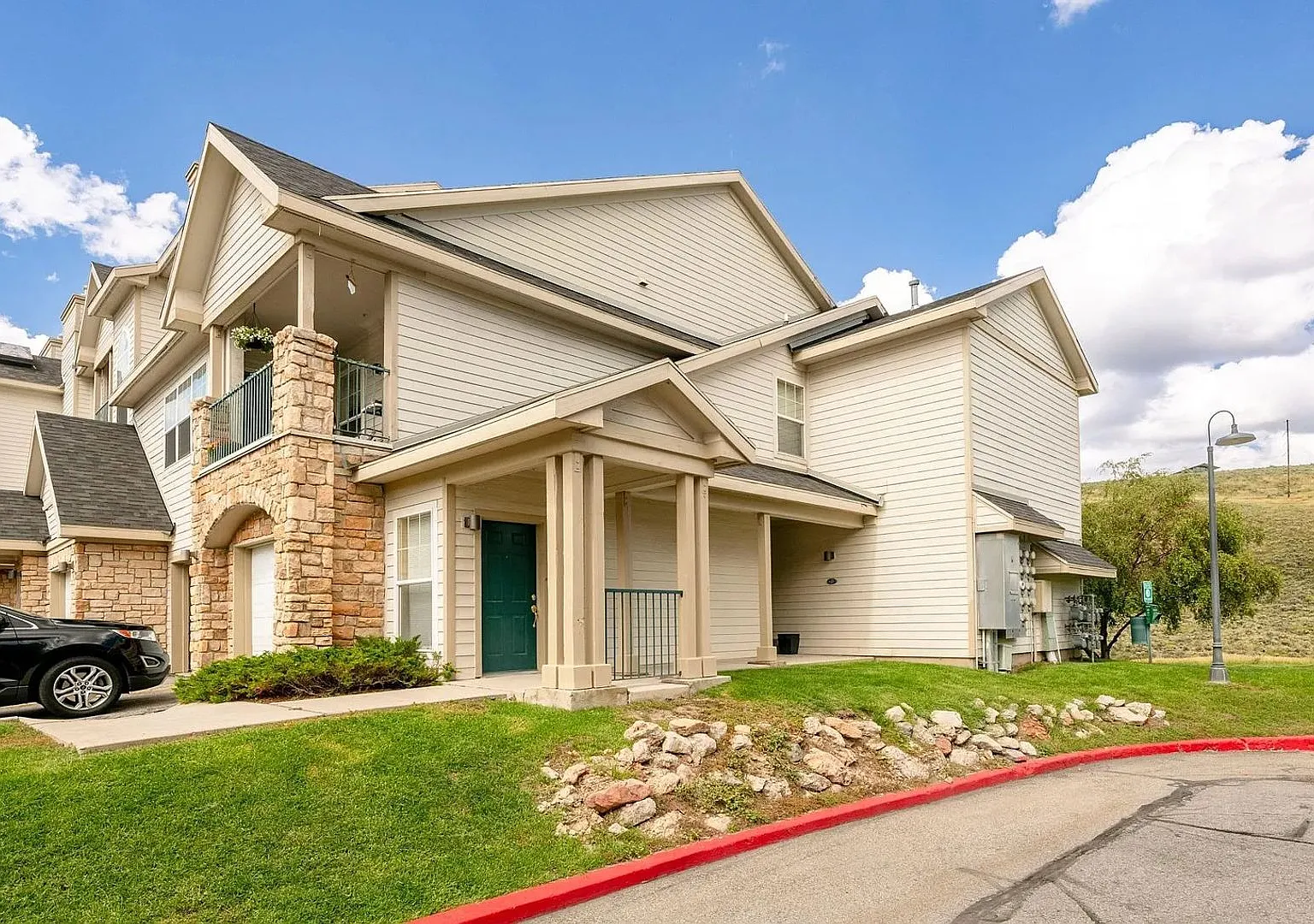 Canyon Creek Condo - Attached Garage - 6 Month Lease - Utilities Included — Photo 1