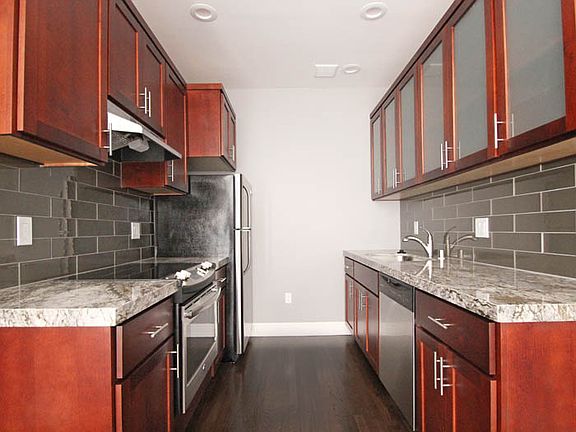4th image of 360 Forest Ave APT 402