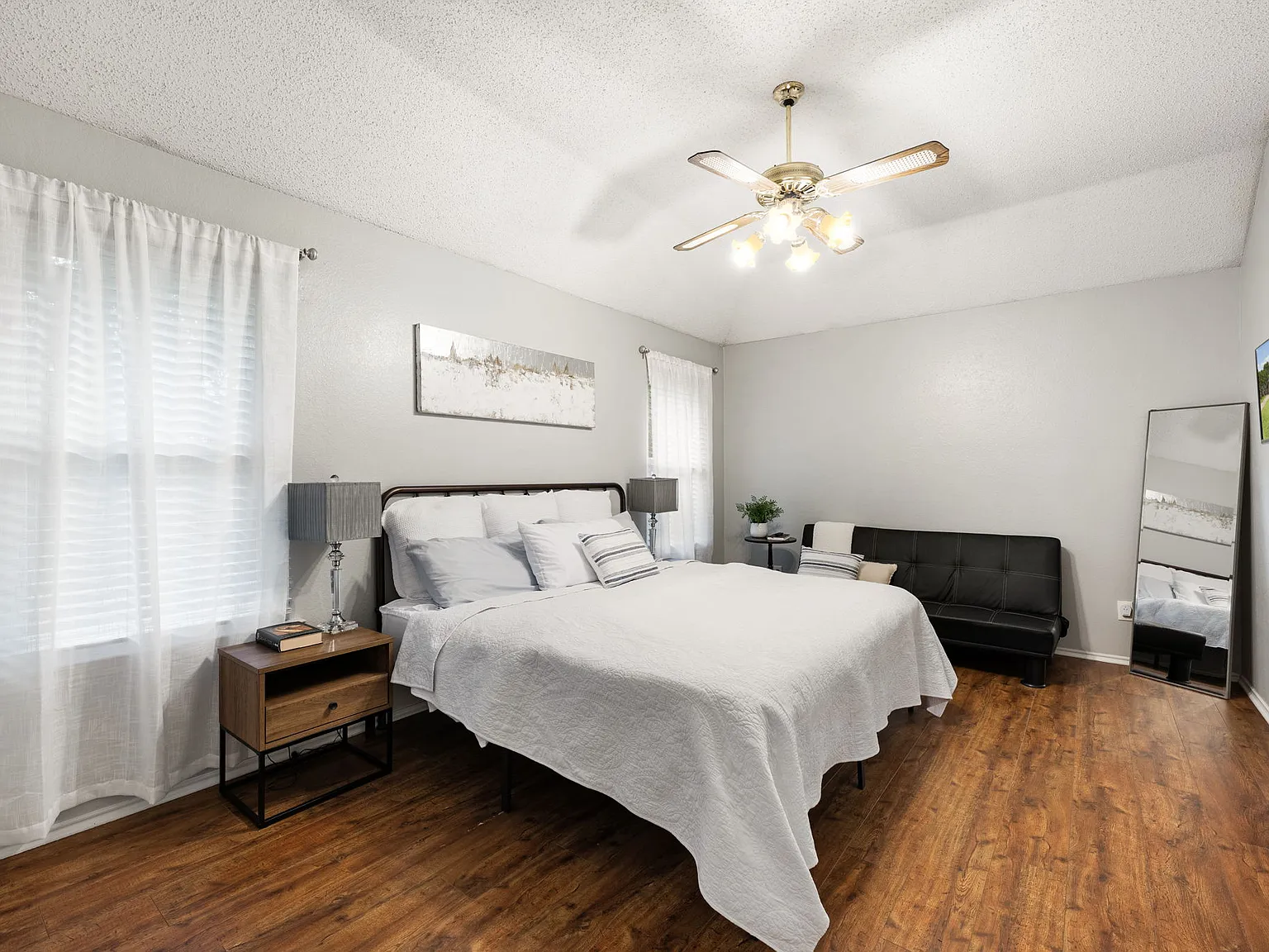 4 bed, 1619 sqft, $4,500 — Photo 2