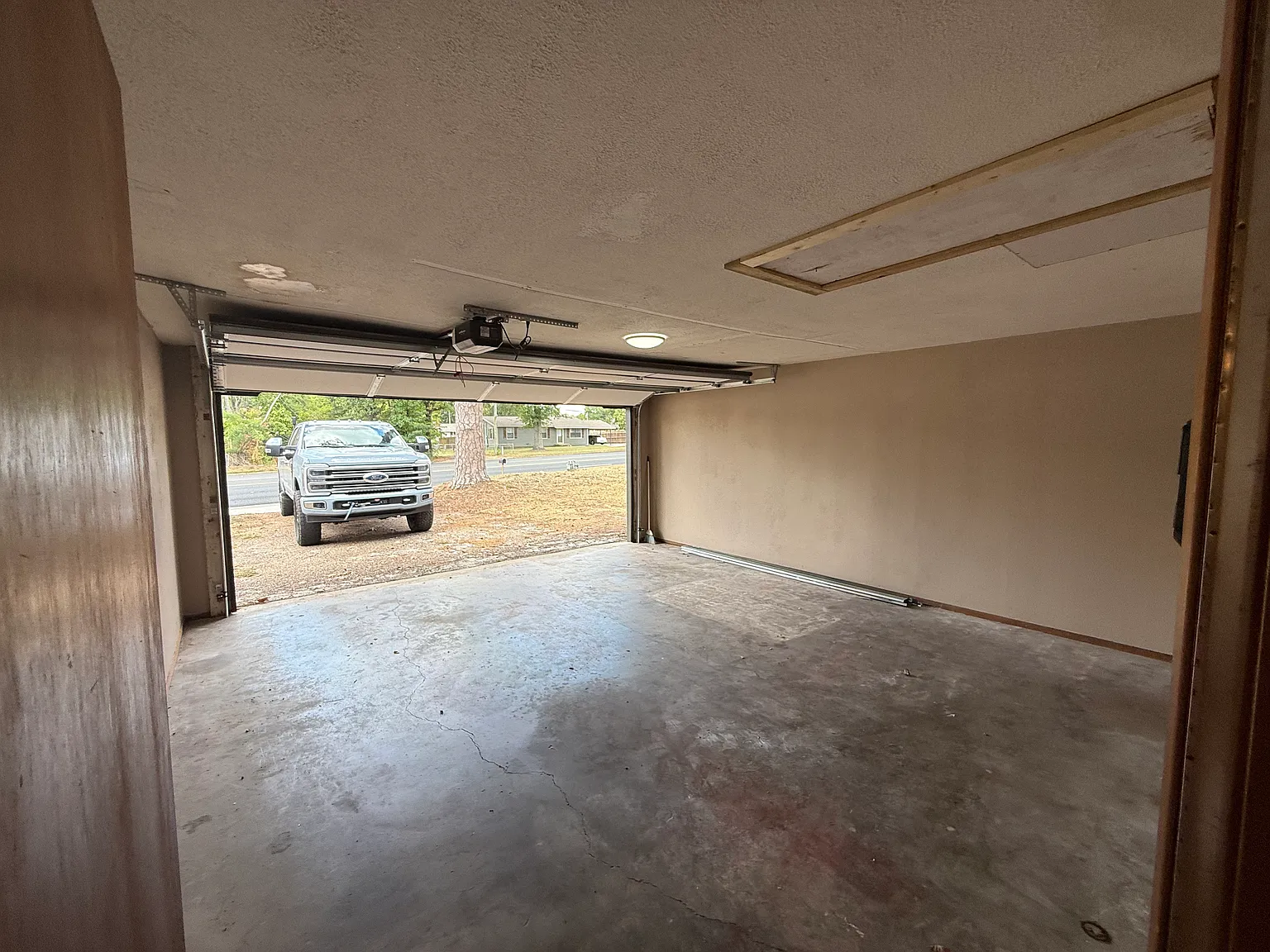3 bed, 2000 sqft, $1,800 — Photo 2