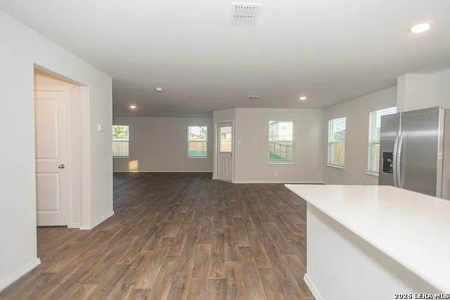 4 bed, 2.5 bath, 2243 sqft, $2,200 — Photo 4