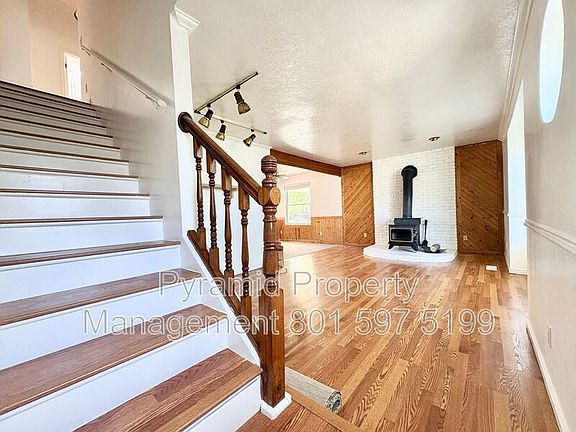 3rd image of 1099 Shepard Ln