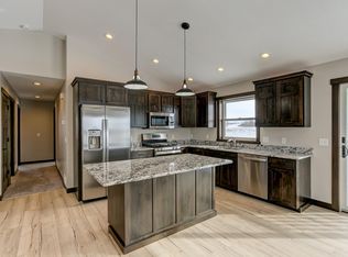 1645 Squirrel Way, New Richmond, WI 54017