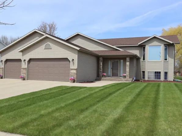 3511 42nd Ave S, Fargo, ND 58104