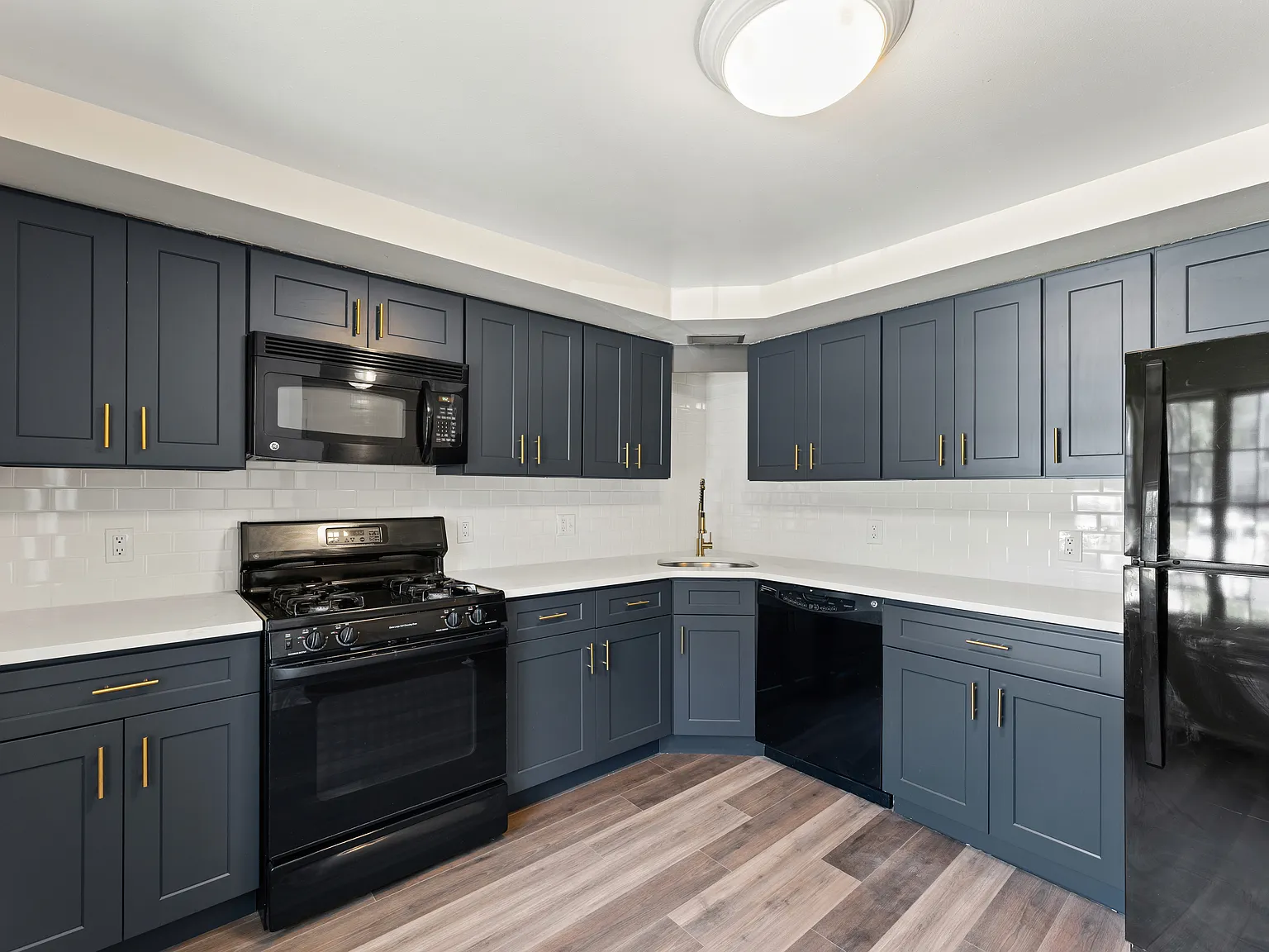 2 bed, 1700 sqft, $4,500 — Photo 3