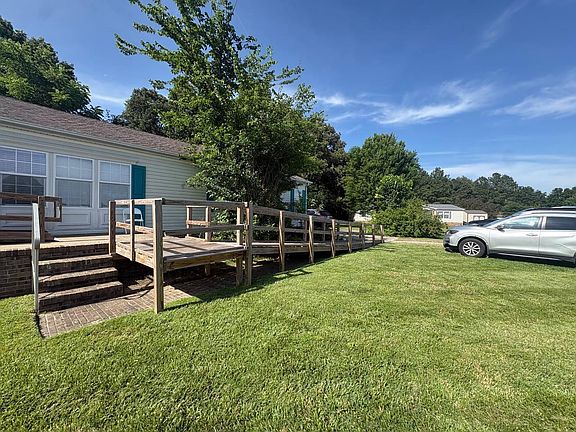 3rd image of 115 Lake Ct
