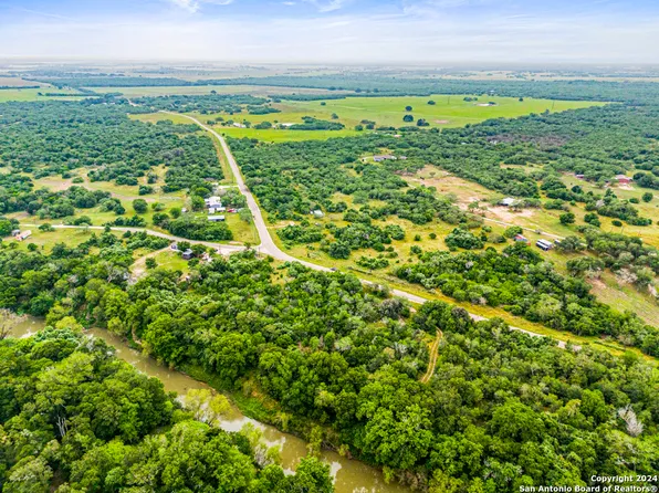881 county road 392, Runge, TX 78151