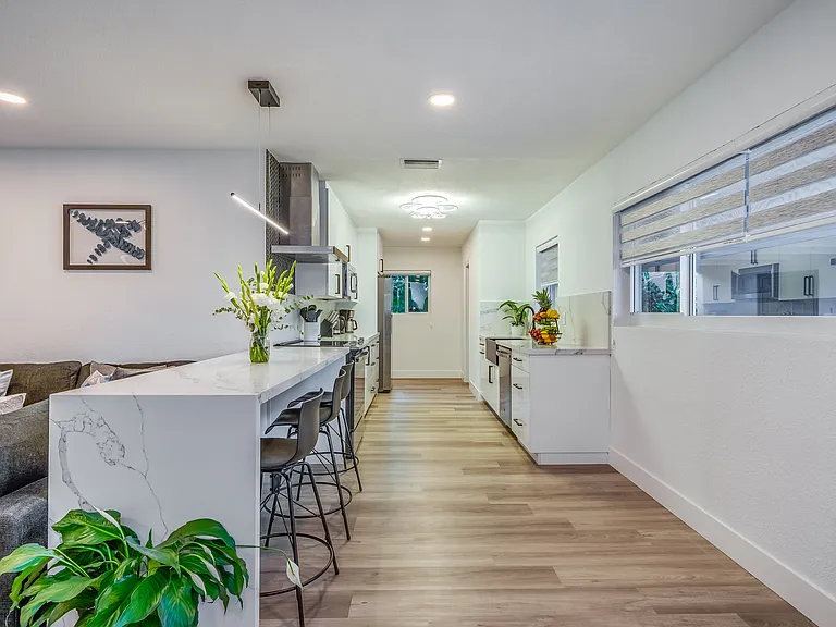 834 SW 14th Ct — Photo 32